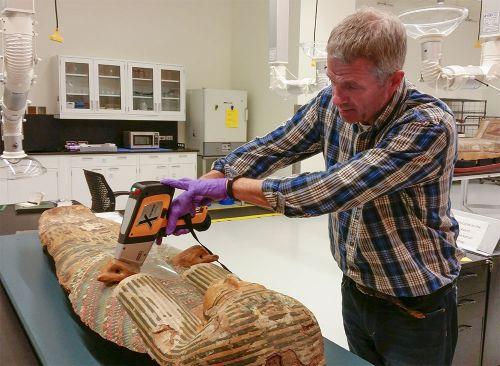 Using XRF to Test Pigment Color on Ancient Egyptian Sarcophagi